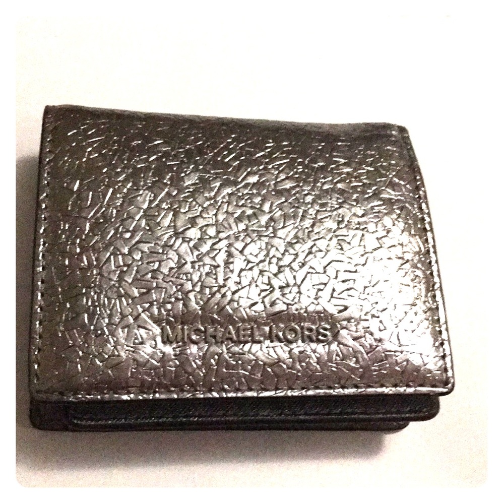 Michael Kors folding wallet textured silver glam!